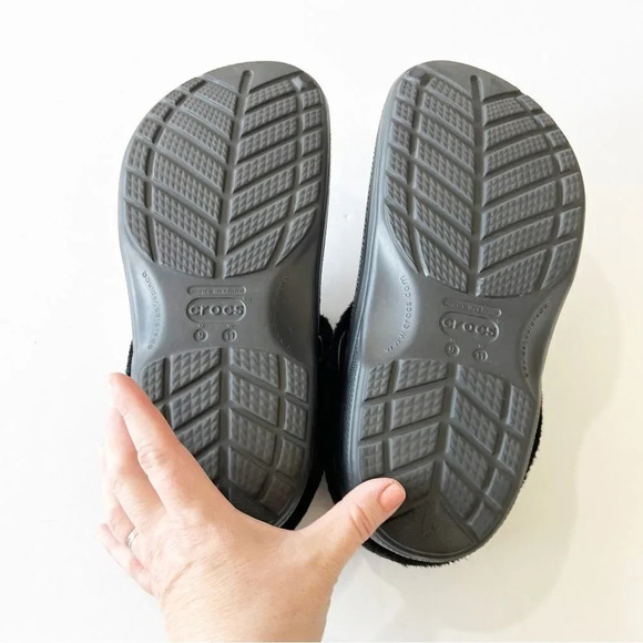 Crocs Black Clogs‎ Fuzzy Lined Unisex Men’s 9 Women’s 11 Warm Removable Liner - Picture 3 of 10
